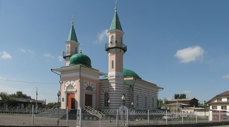 Двухминаретная соборная мечеть города Семей
