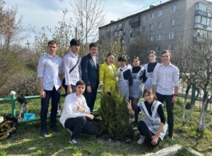 Вклад в будущее: ученики школ Семея высадили деревья