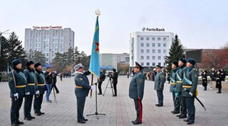 В Семее бригаде территориальной обороны вручили боевое знамя