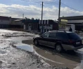 Жители двух областных центров бьют тревогу из-за воды на городских дорогах