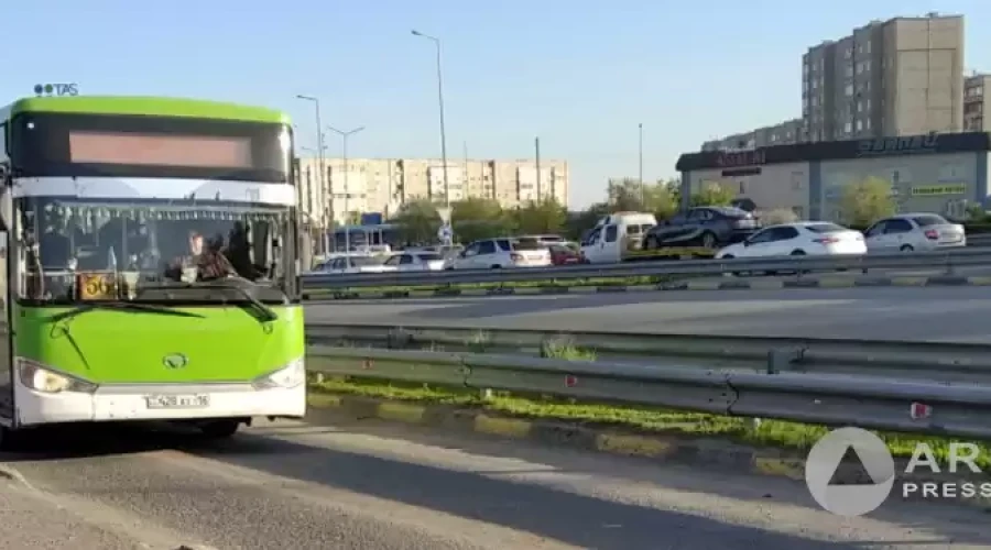 Мелочь, а люди улыбались: автобусы возили семейчан зайцами в Семее