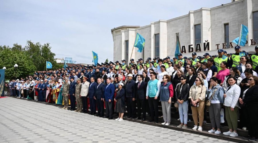 Более 1000 человек исполнили гимн РК в Семее