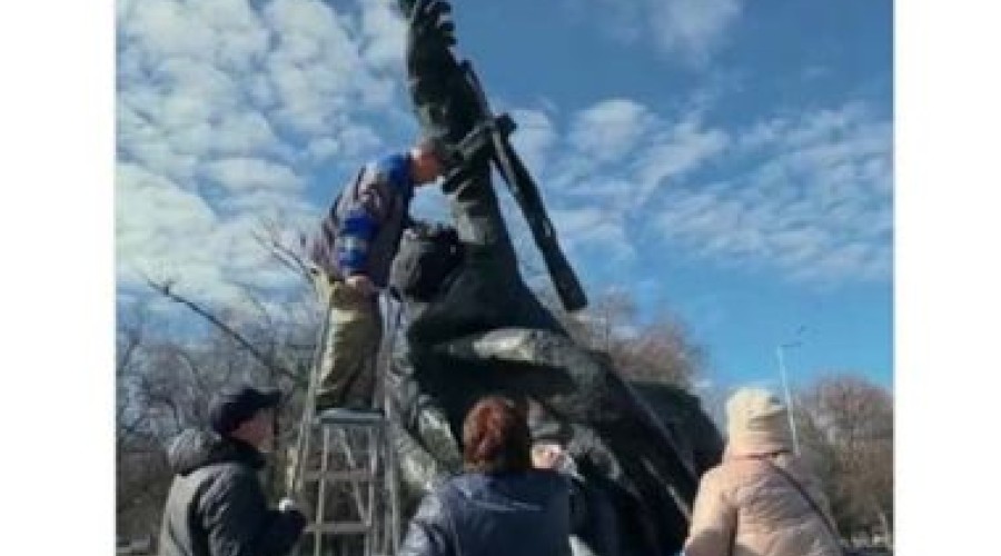 В Семее благоустраивают территории исторических памятников