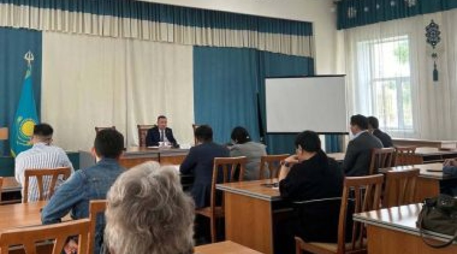 Аким города встретился с руководителями бизнес-объектов по улице Мәңгілік ел