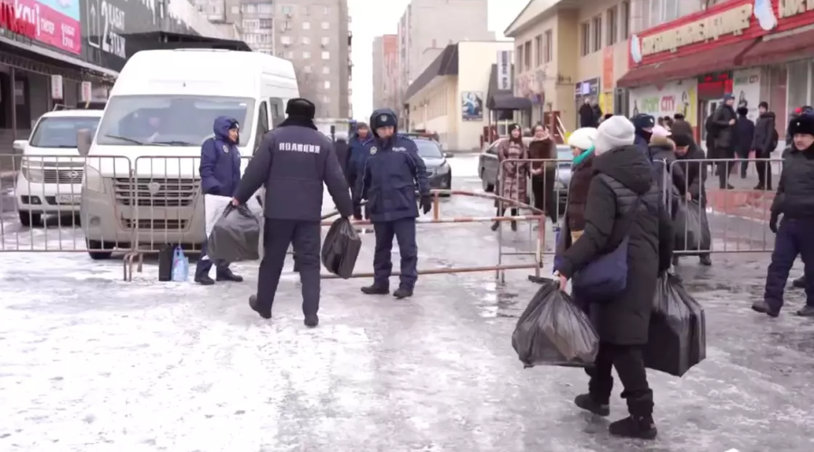 Не пострадавшие от пожара деньги обнаружены на выгоревшем рынке в Семее