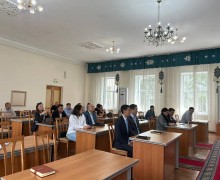 Аким города встретился с руководителями бизнес-объектов по улице Мәңгілік ел